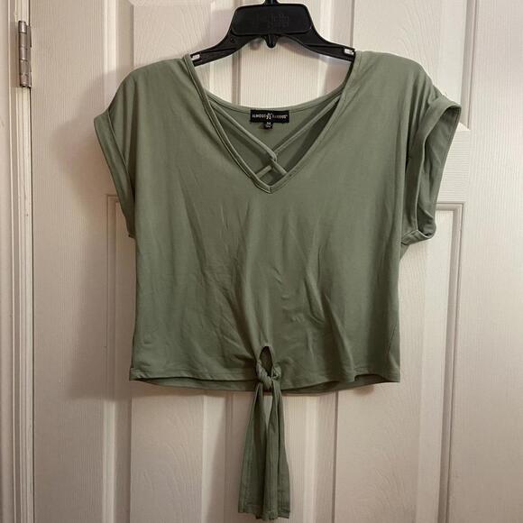 Almost Famous Crop Top Green Size Medium - Picture 2 of 6